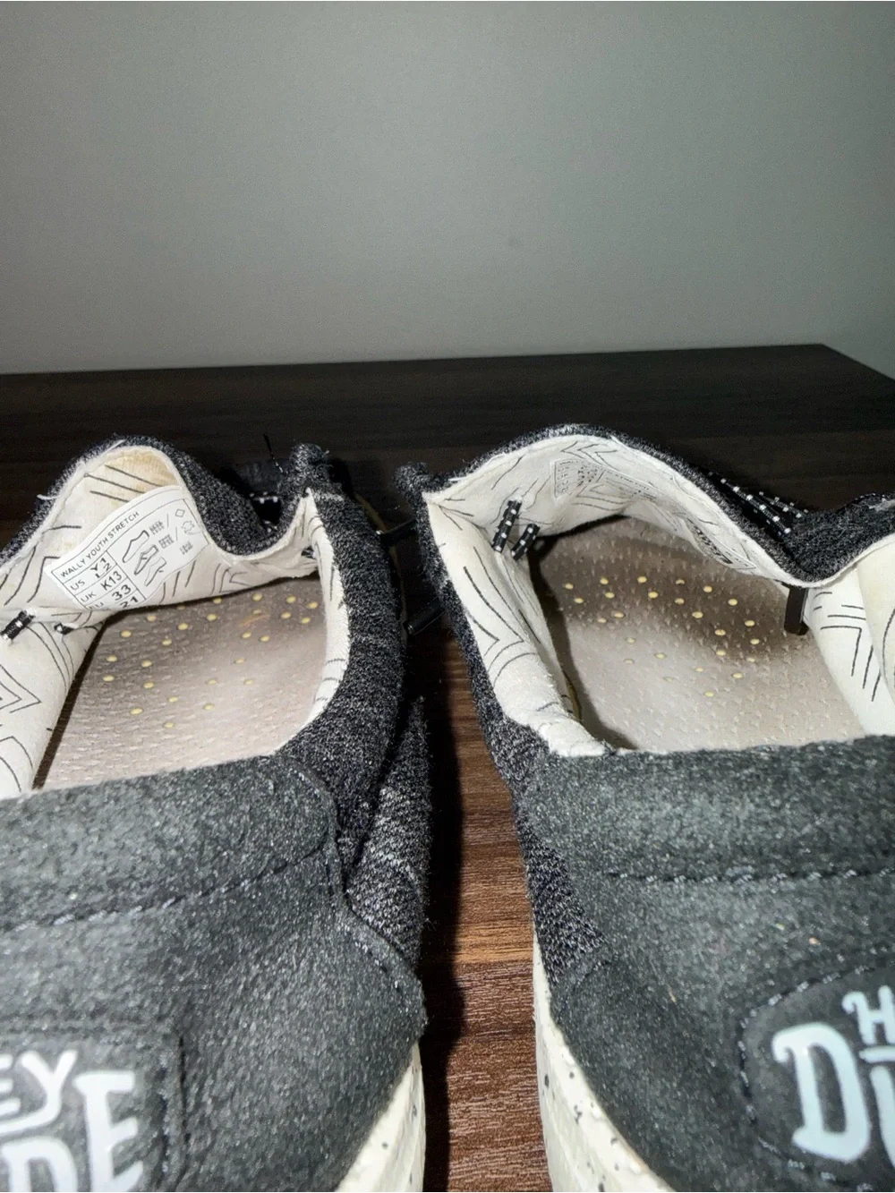 Hey Dude Boys size 1 youth Wally Stretch Slip-On Shoes